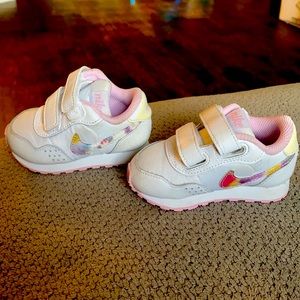 Size 4c Girl Nike sneakers